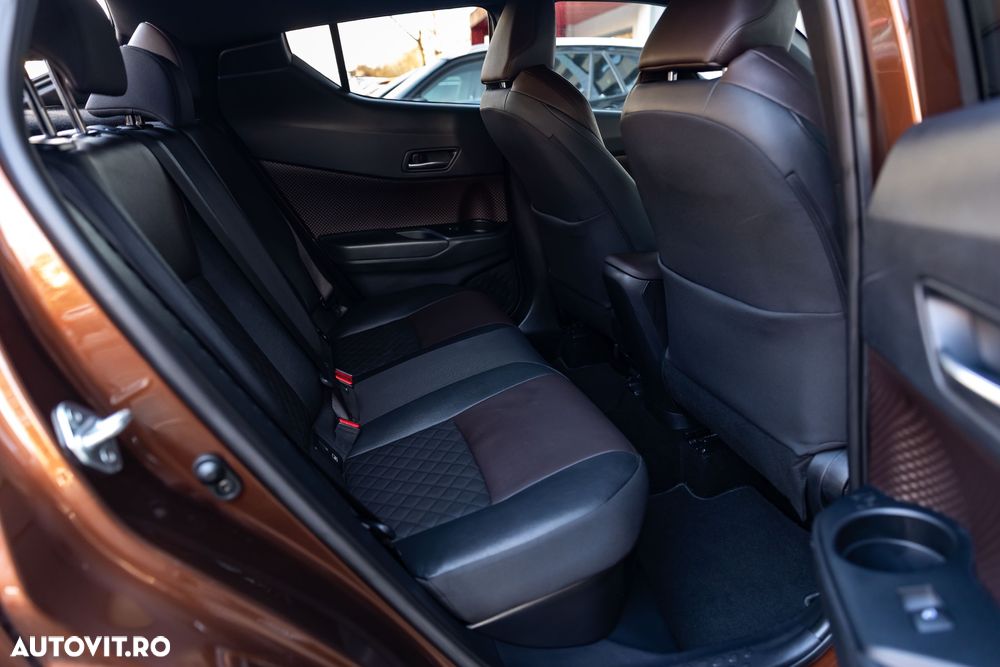 Toyota C-HR Hybrid Lounge - 32