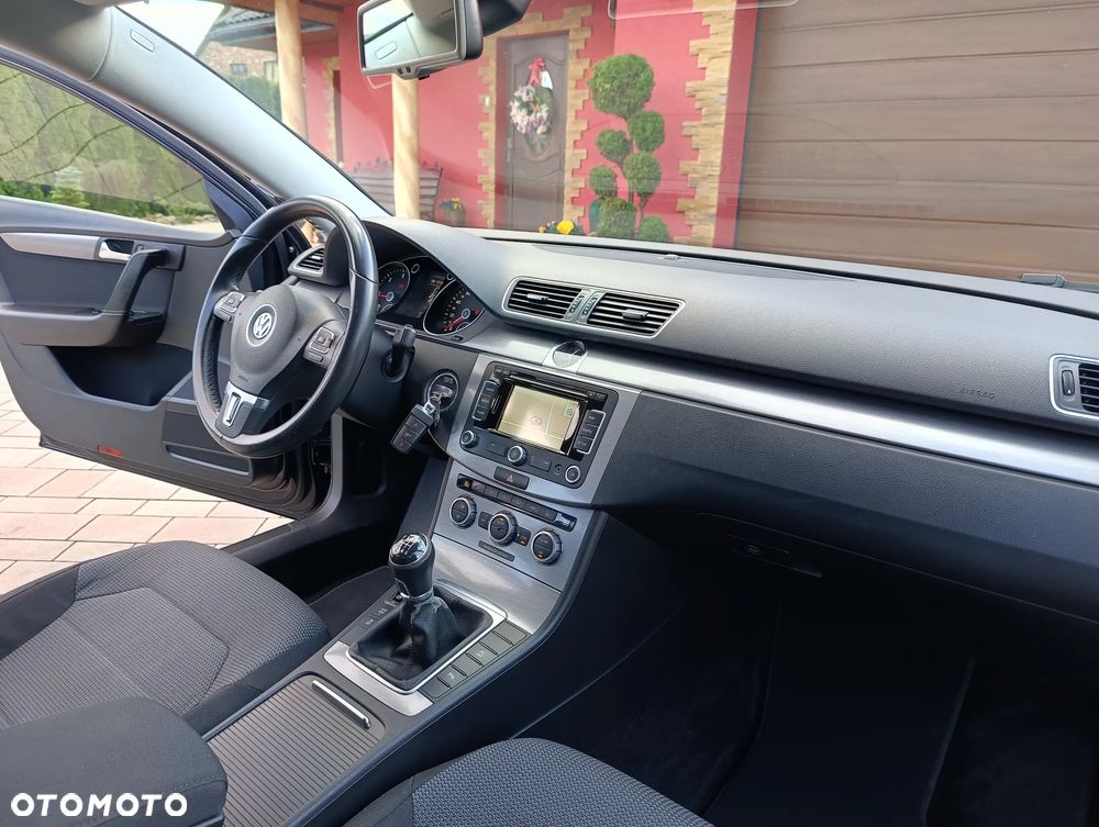 Volkswagen Passat 2.0 Blue TDI SCR Trendline - 39