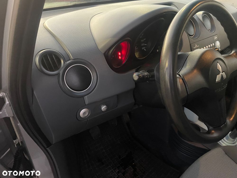 Mitsubishi Colt - 10