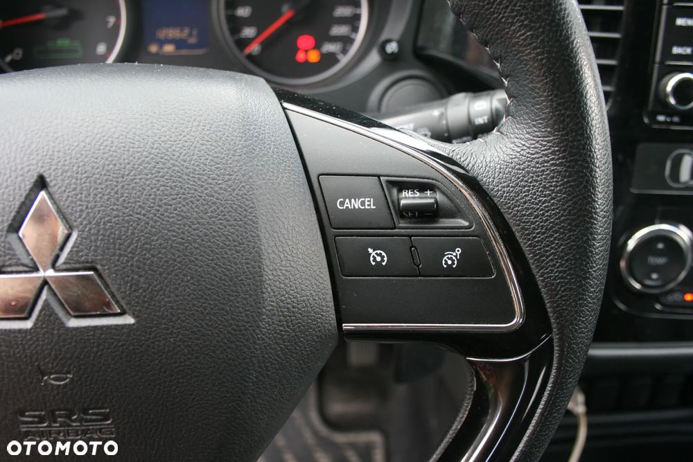 Mitsubishi Outlander - 22