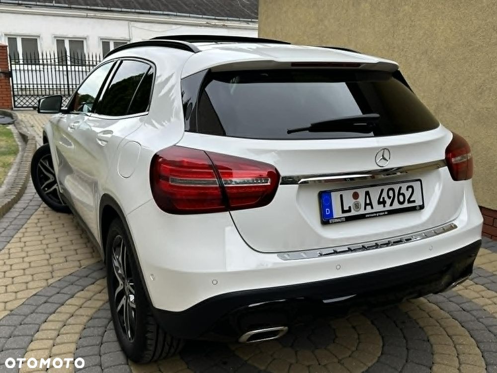 Mercedes-Benz GLA 200 7G-DCT Urban - 10