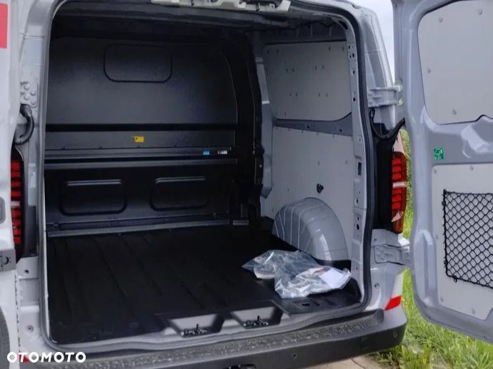 Volkswagen Transporter TDI L2H1 Plus - 8