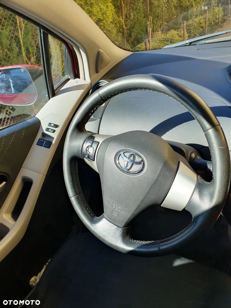 Toyota Yaris 1.3 Sol - 4