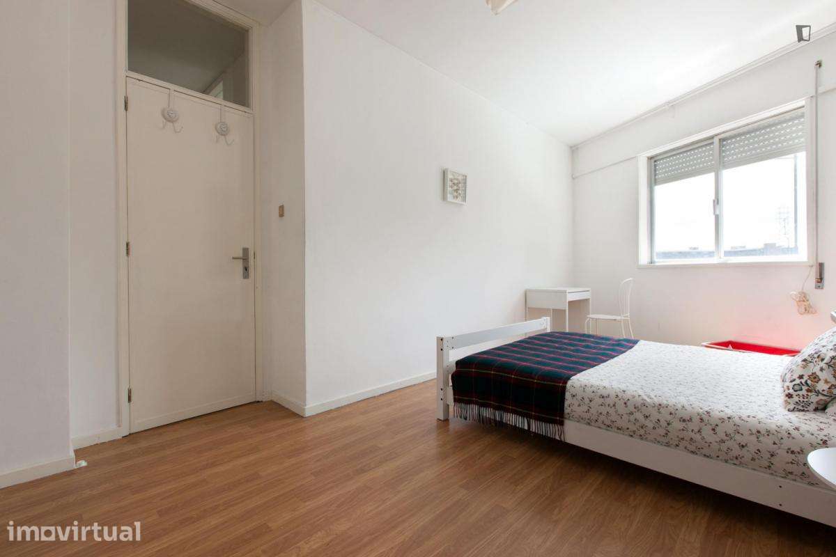 Quarto - localizado em Campanhã Porto - Grande imagem: 2/24