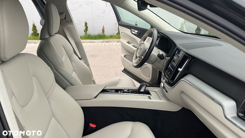 Volvo XC 60 B4 B Momentum Pro - 13