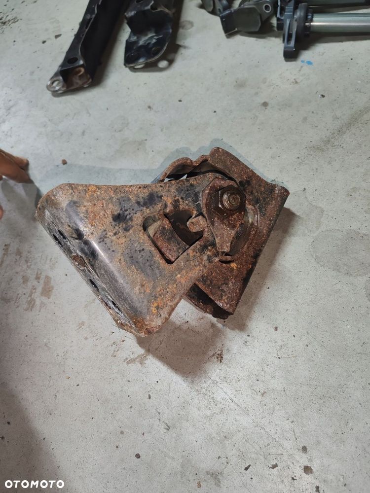 Łapa poduszka skrzyni biegów 1.6 Valvematic Toyota Auris I lift 10-12 - 4