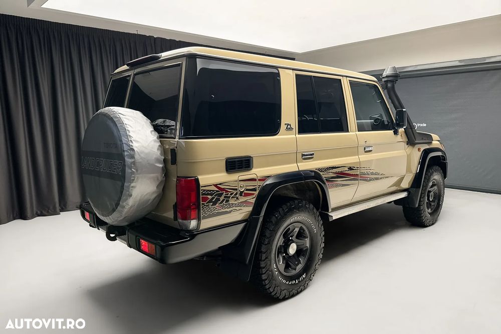 Toyota Land Cruiser - 11