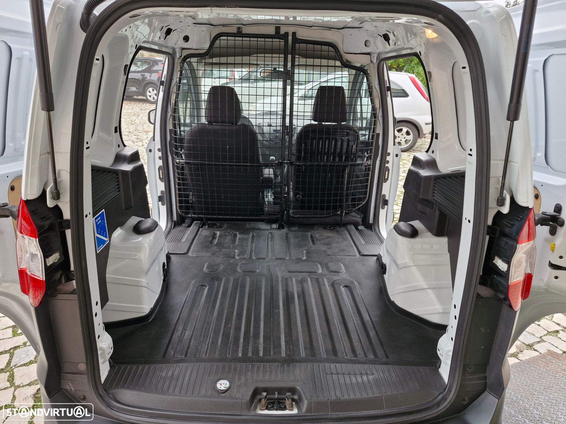Ford Transit Courier 1.5 TDCi Ambiente - 30