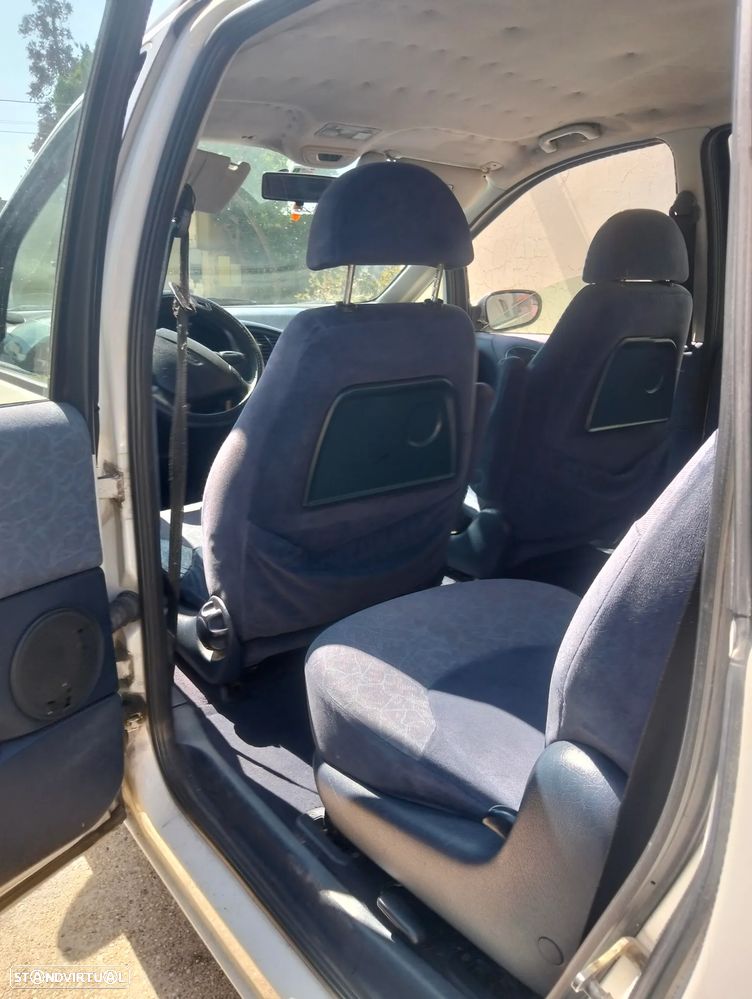 Ford Galaxy - 18
