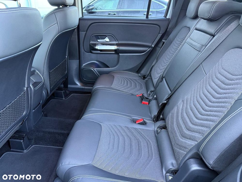 Mercedes-Benz GLB - 11