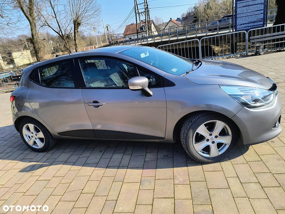 Renault Clio TCe 90 Paris - 9