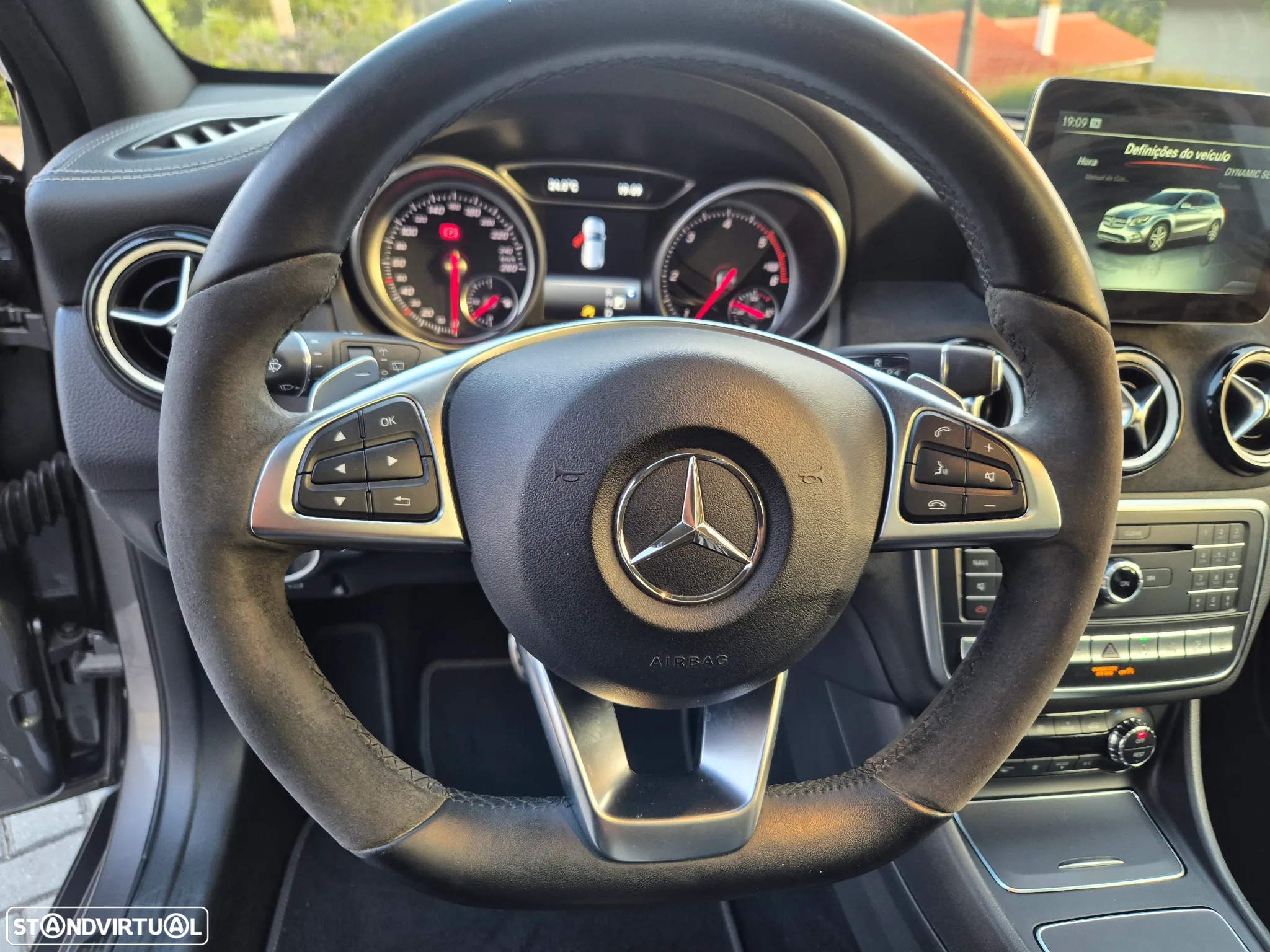 Mercedes-Benz GLA 220 d 4Matic 7G-DCT AMG Line - 16