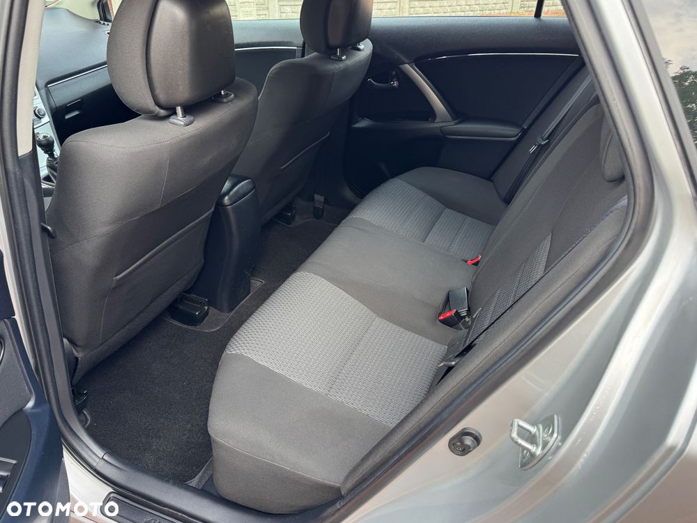 Toyota Avensis Touring Sports 1.8 Business Edition - 19