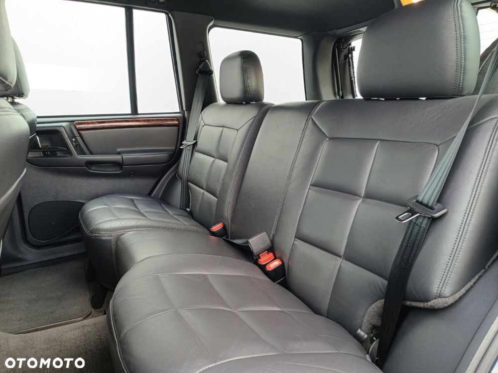 Jeep Grand Cherokee - 23