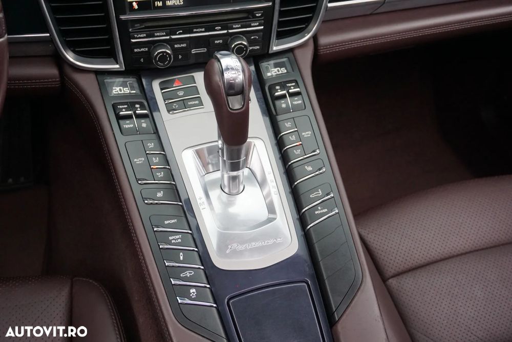 Porsche Panamera - 24