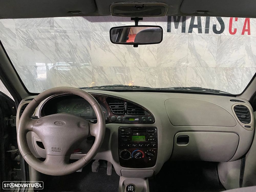 Ford Fiesta 1.25 Studio - 11