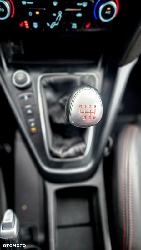 Ford Focus 2.0 TDCi ST - 25