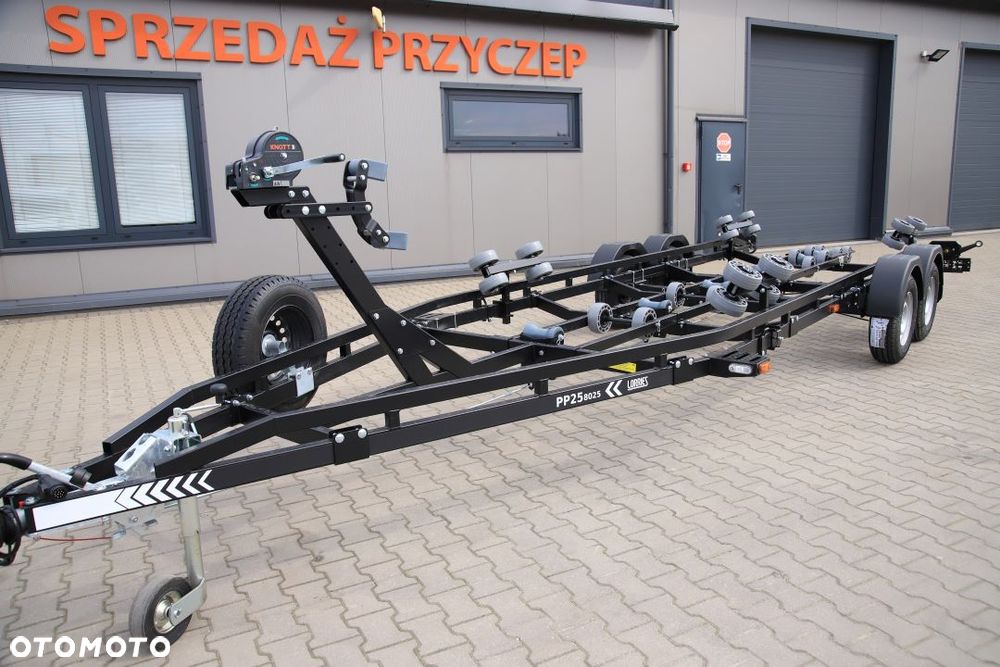 Lorries Przyczepa Podłodziowa PP30-8025 w Kolorze Czarnym Do Łodzi Max 7,8 M DMC 3000 kg Tylne Lampy LED - 1