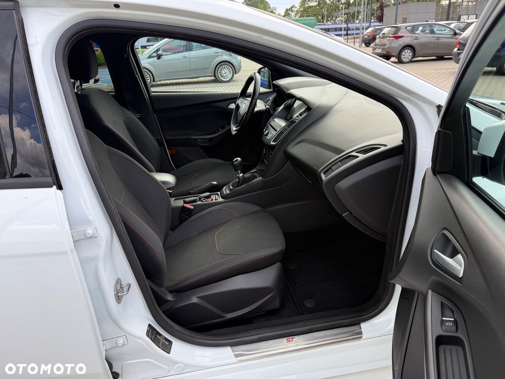 Ford Focus 1.0 EcoBoost Start-Stopp-System ST-LINE STYLE - 40