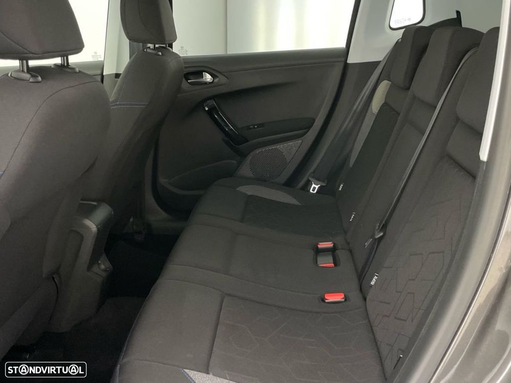 Peugeot 2008 1.2 PureTech Signature - 12