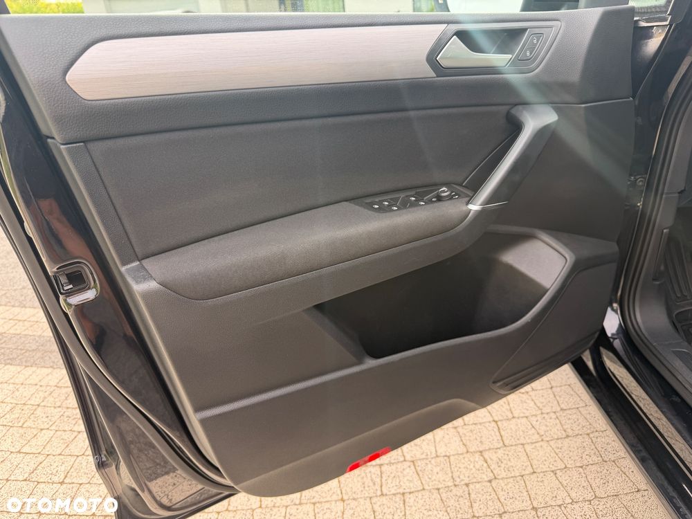 Volkswagen Touran - 17