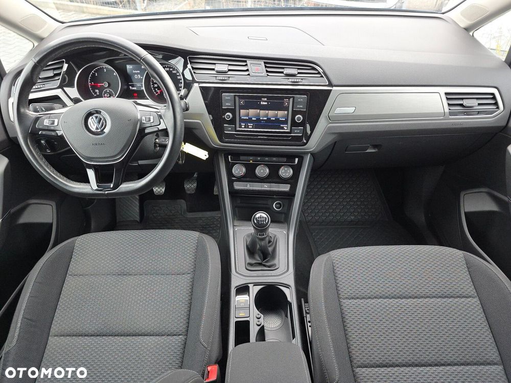 Volkswagen Touran - 10