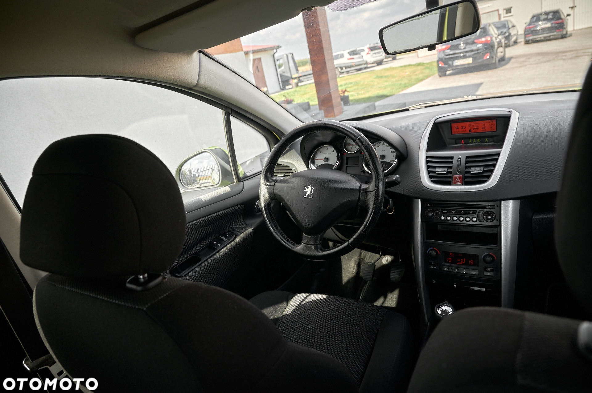 Peugeot 207 - 33