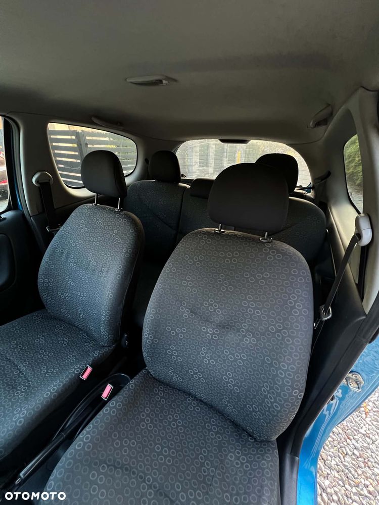 Toyota Yaris - 16