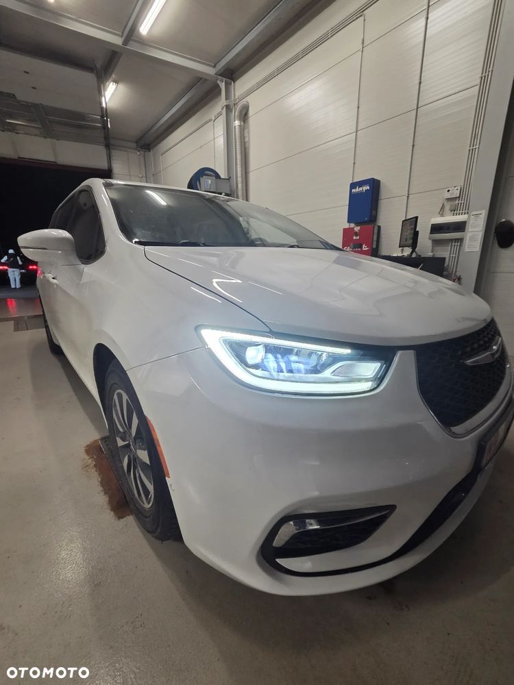 Chrysler Pacifica - 33