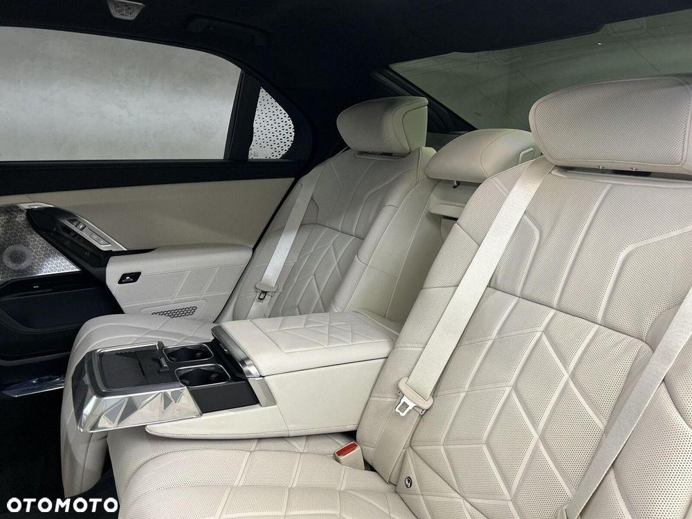 BMW i7 - 17