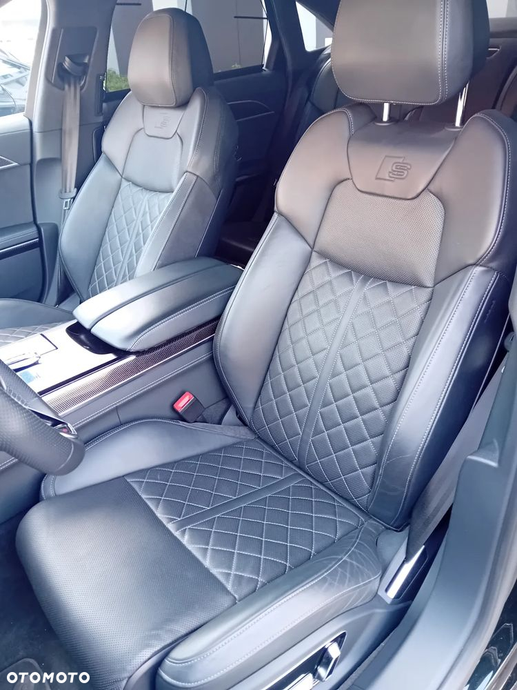 Audi S8 - 12