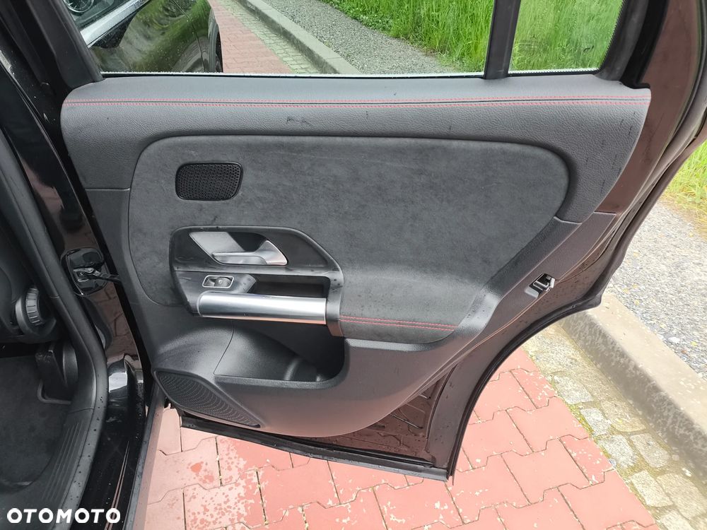 Mercedes-Benz GLA 250 4-Matic AMG Line - 12