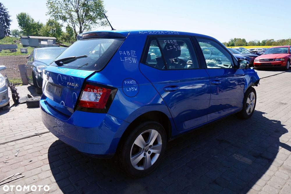 SKODA FABIA III NJ3 5D HB 2017 LF5W 1.2 TSI CJZD 110KM PRQ NIEBIESKI na części - 5