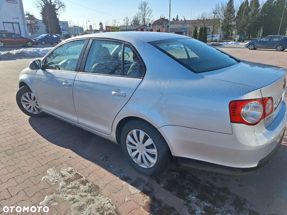 Volkswagen Jetta 1.9 TDI Trendline - 2