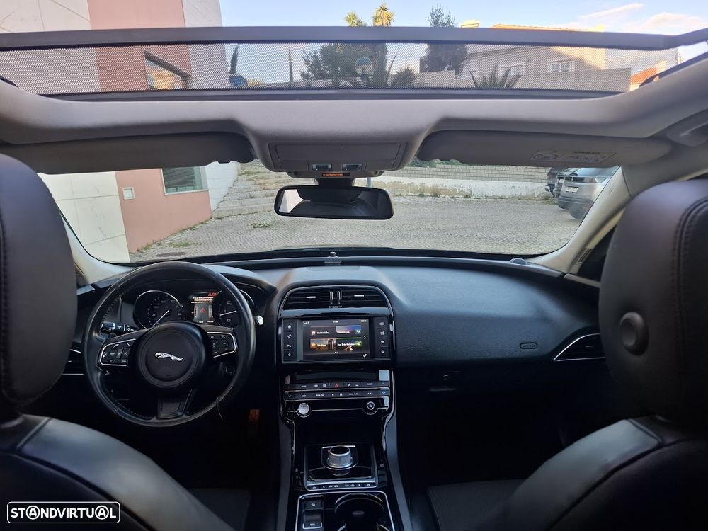 Jaguar XE 2.0 D Prestige Aut. - 8