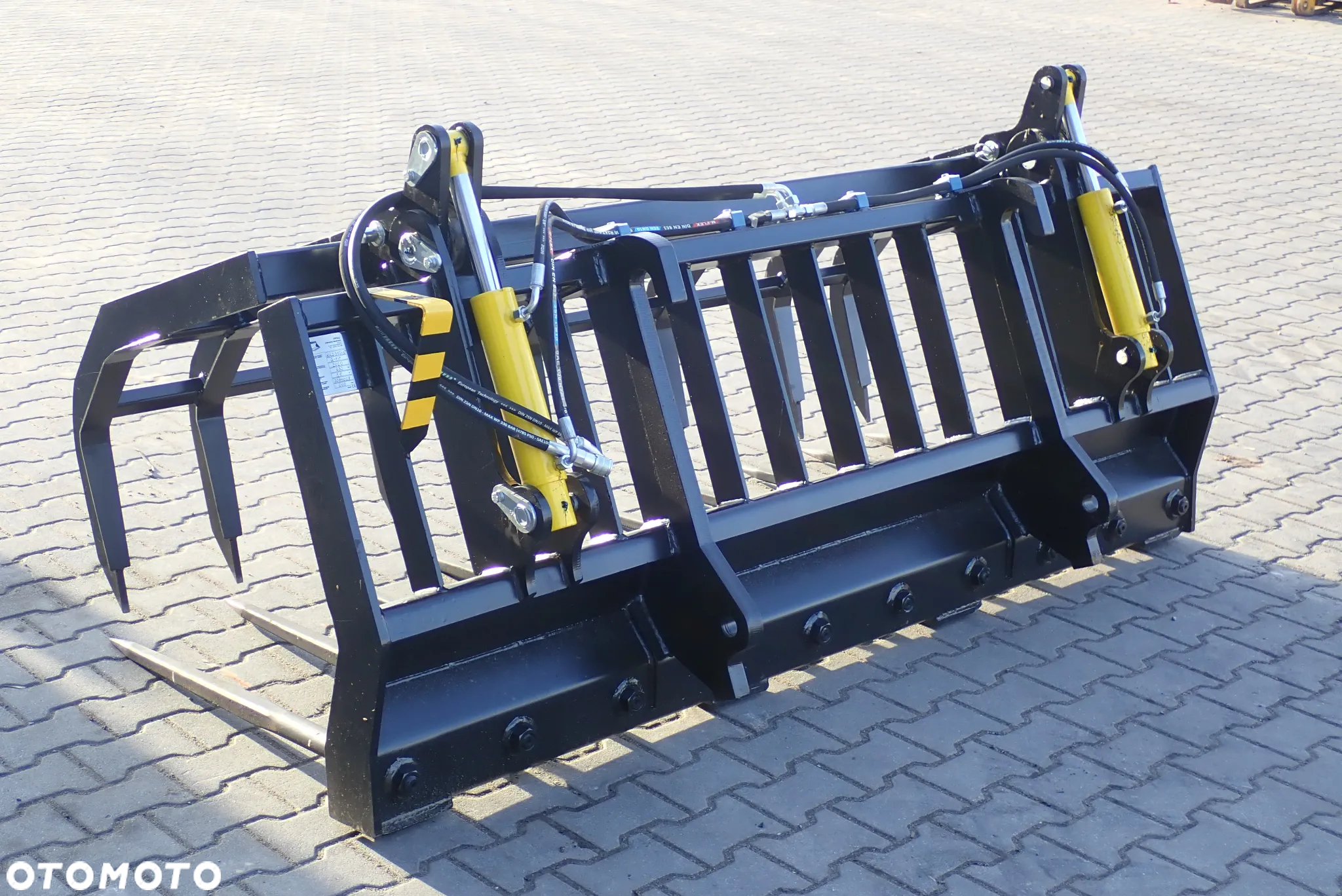 JCB WIDŁO - KROKODYL - 3
