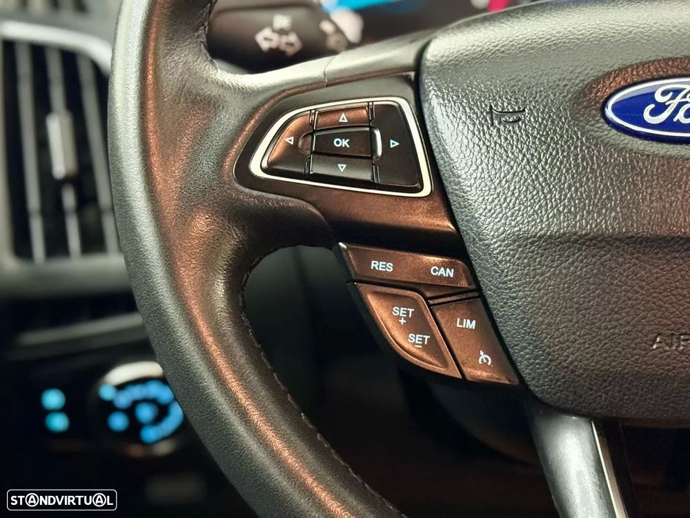 Ford Focus 1.0 EcoBoost S&S ACTIVE X - 30