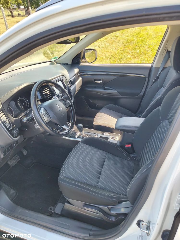 Mitsubishi Outlander - 6