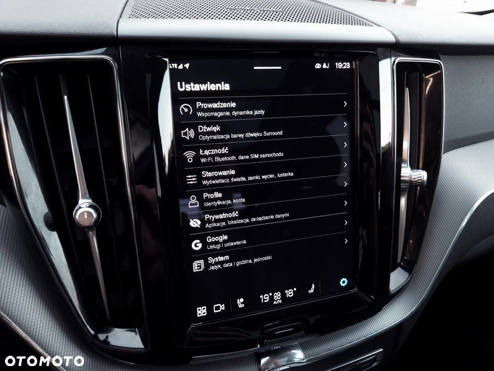 Volvo XC 60 B4 D AWD Plus Dark - 34