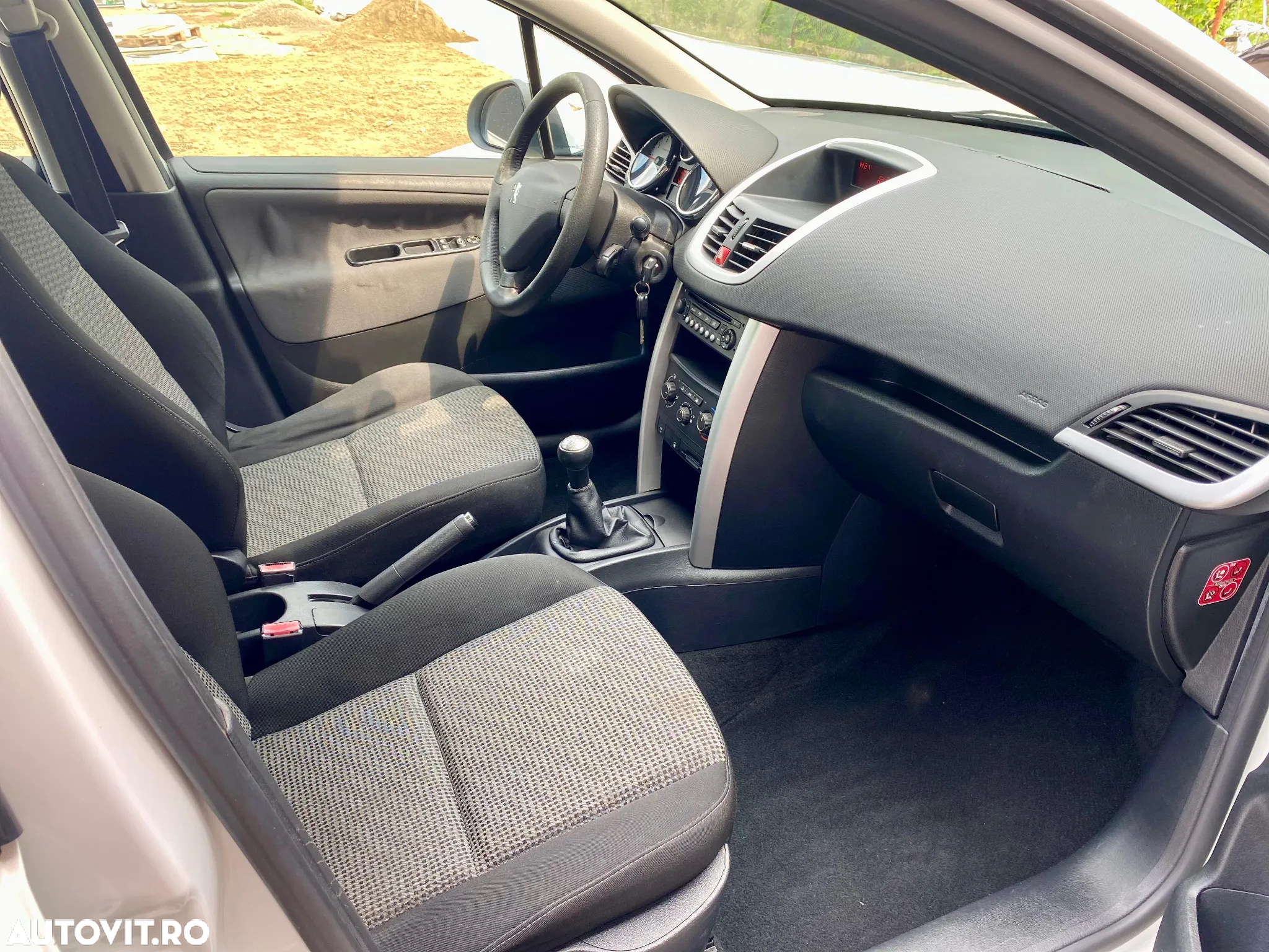Peugeot 207 1.4 E Premium - 10