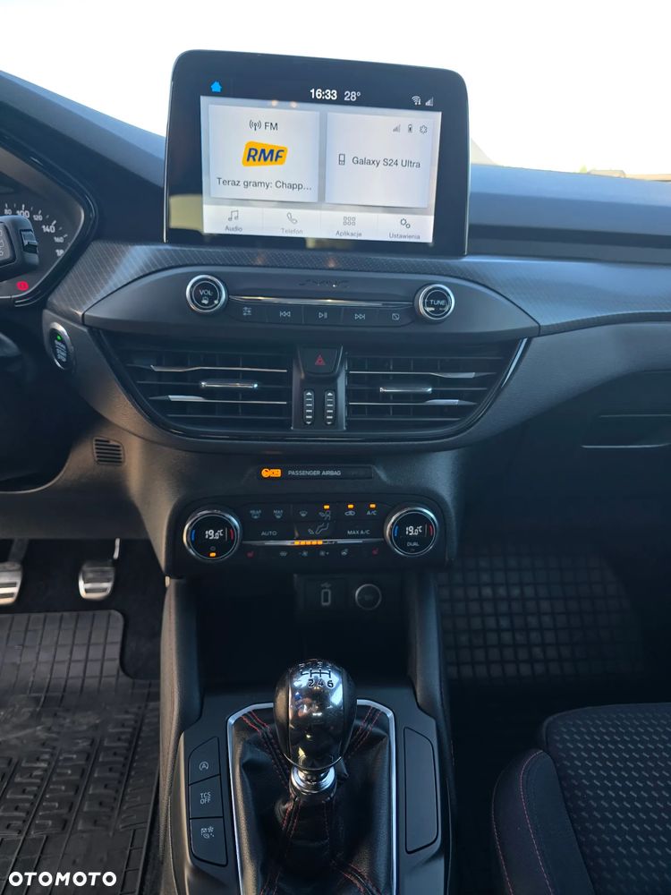 Ford Focus 1.5 EcoBoost ST-Line - 35