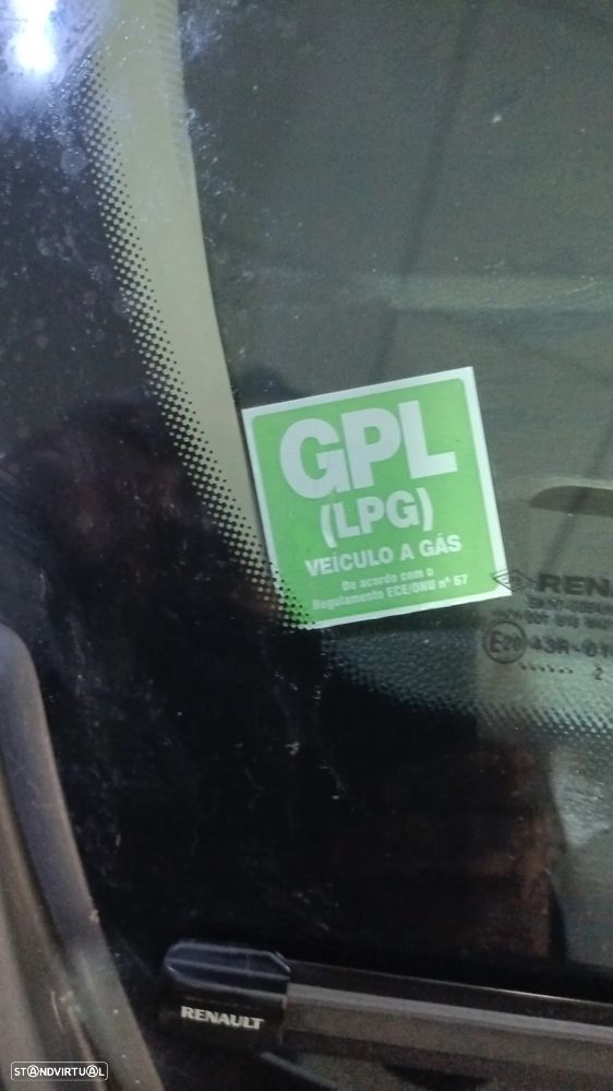 Renault Clio 1.0 TCe Limited Bi-Fuel - 4