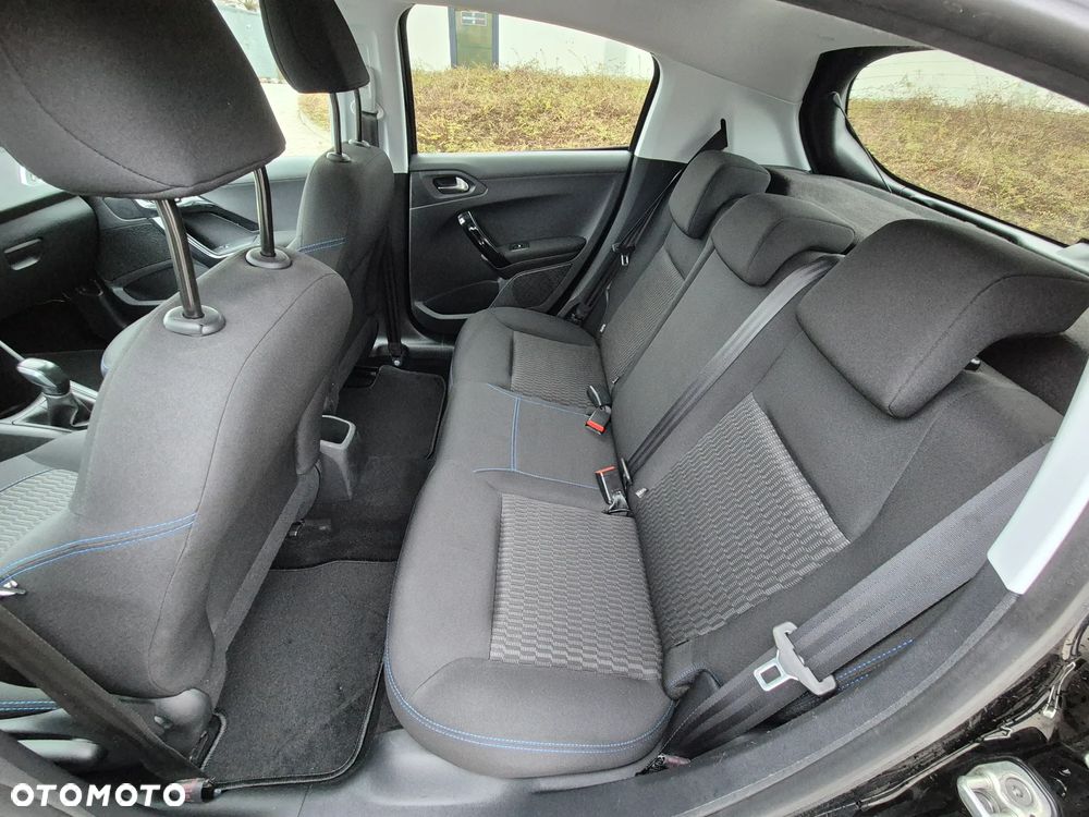 Peugeot 208 - 15