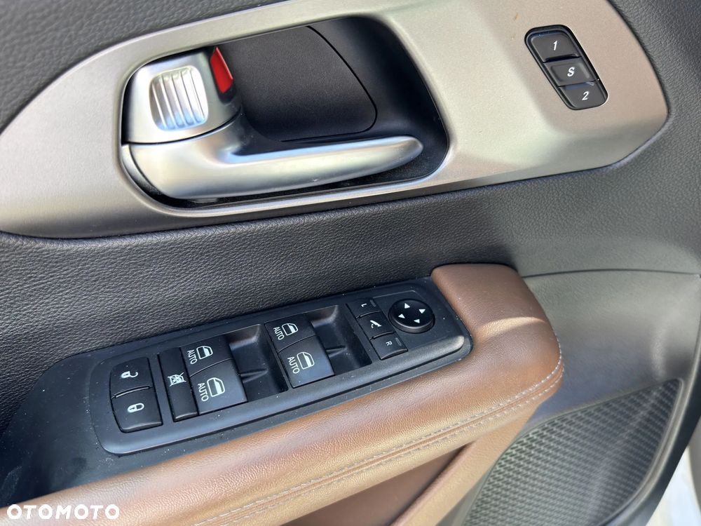 Chrysler Pacifica - 21