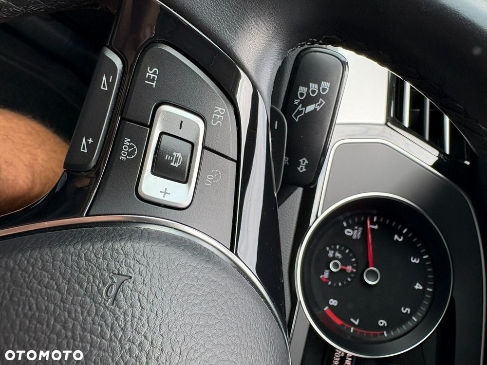 Volkswagen Passat - 21