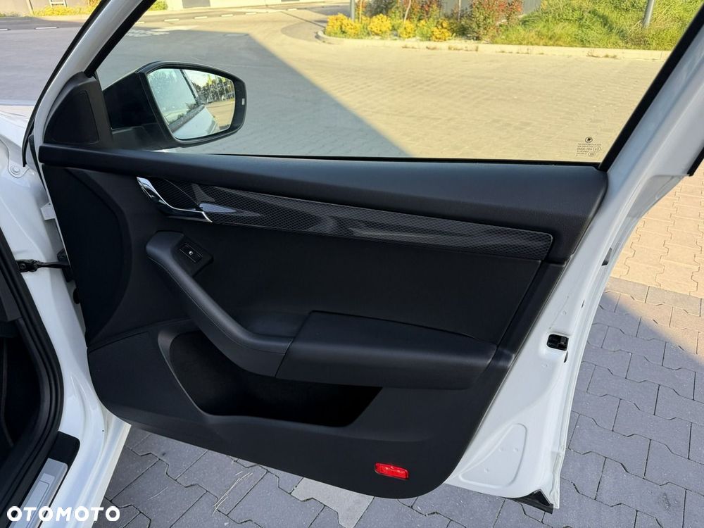 Skoda Octavia 2.0 TDI DSG RS - 33