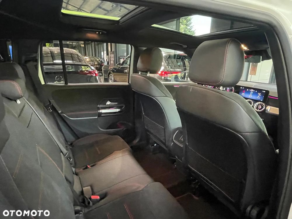 Mercedes-Benz GLB 200 4-Matic AMG Line 8G-DCT - 13