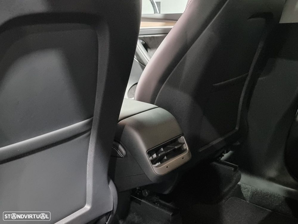 Tesla Model Y Long-Range RWD - 7
