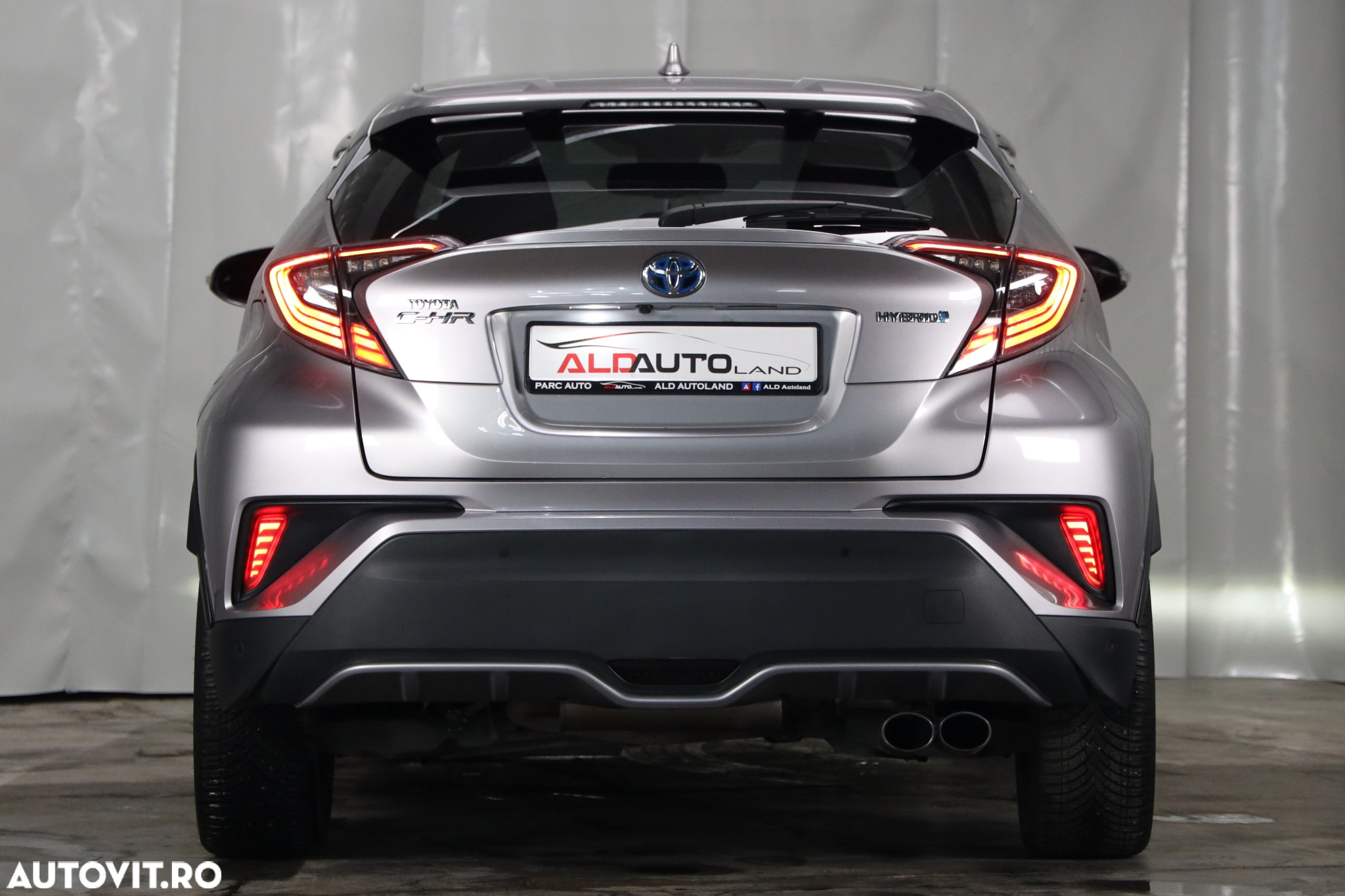 Toyota C-HR Hybrid Style - 36
