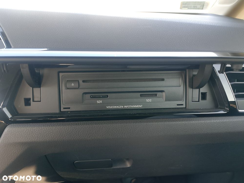 Volkswagen Touran - 27